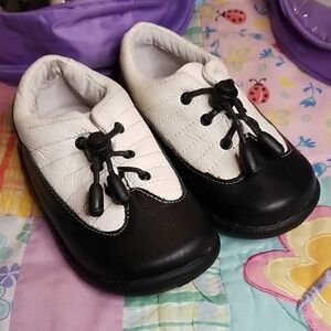Pedoodles "Tuxedo" Leather Walkers. Size 2-3 & 3-4 Years New in Bag